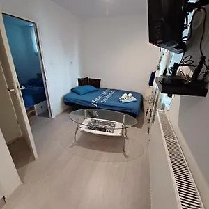  Apartman Blue &red